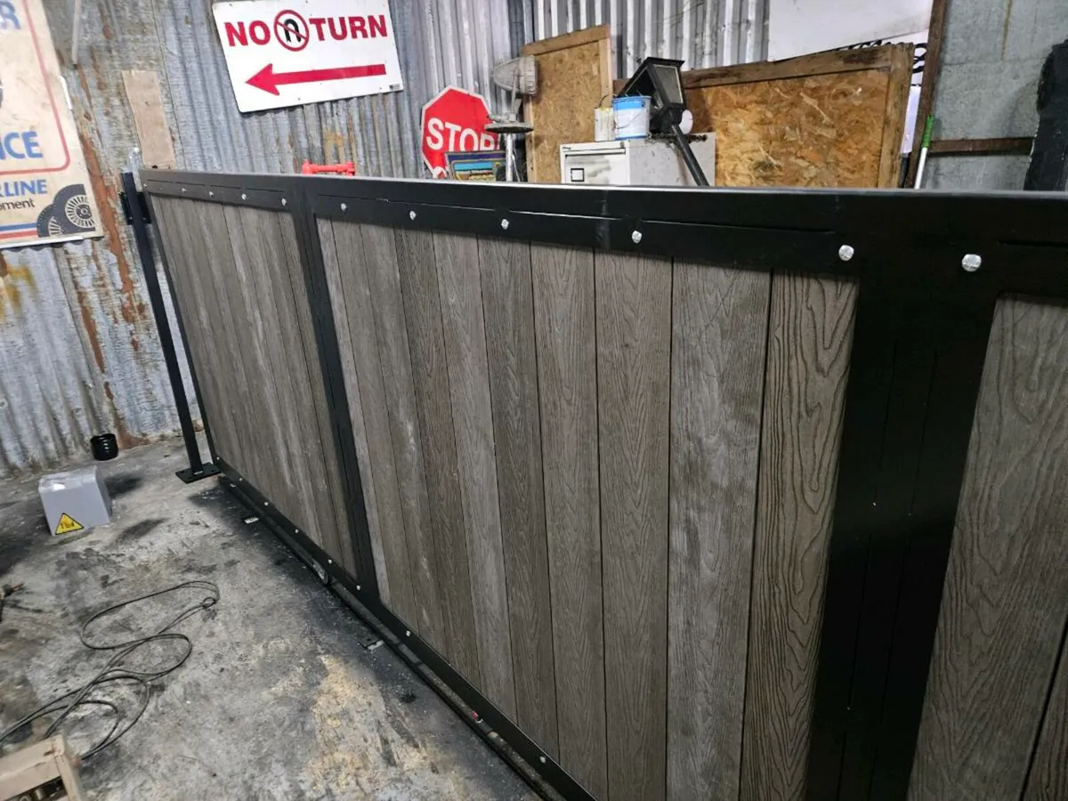 Electric roller gate - Image 2