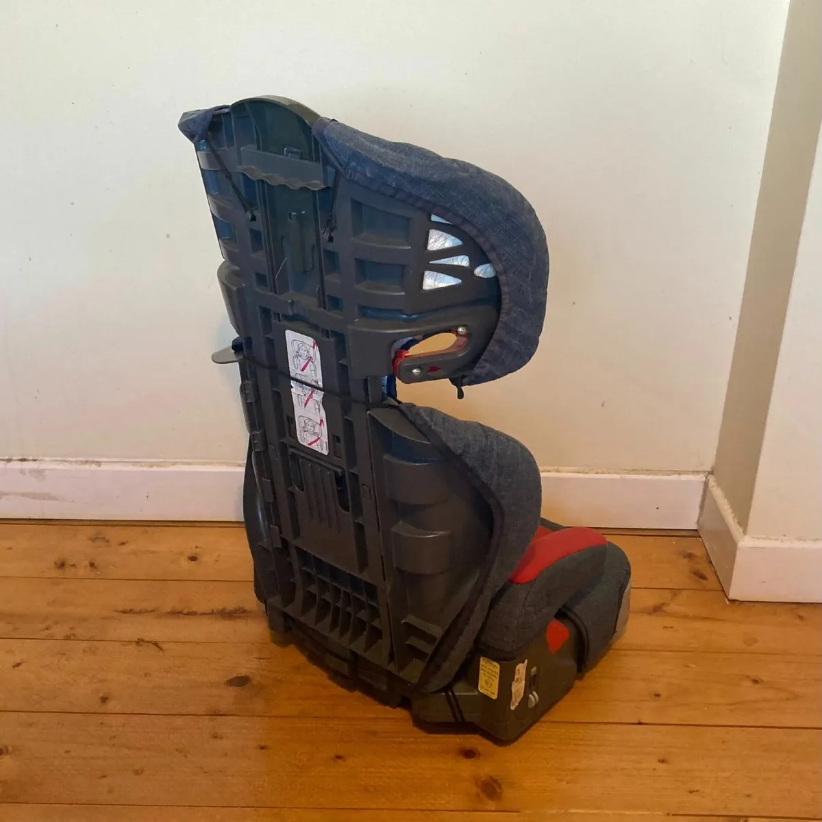 Graco High-Back Booster Car Seat – Safe & Clean - Image 3