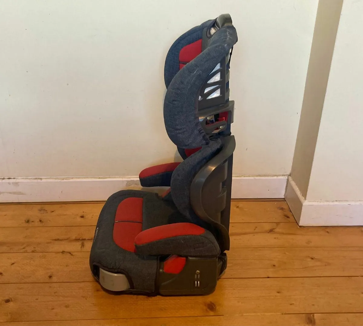 Graco High-Back Booster Car Seat – Safe & Clean - Image 4