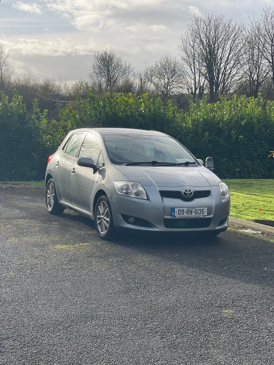 2009 Toyota Auris 1.4 petrol - Image 2