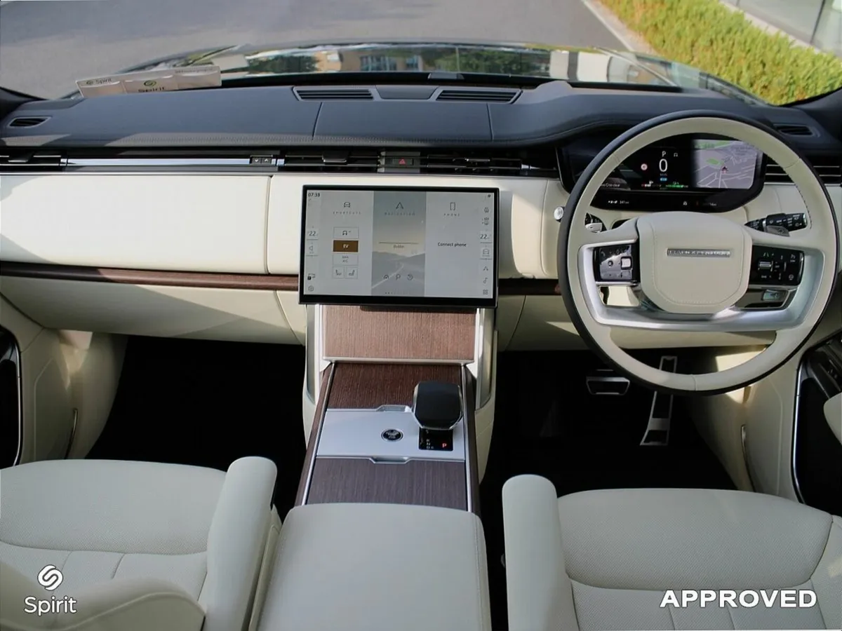 Land Rover Range Rover 3.0 460PS Petrol Plug In Hy - Image 4