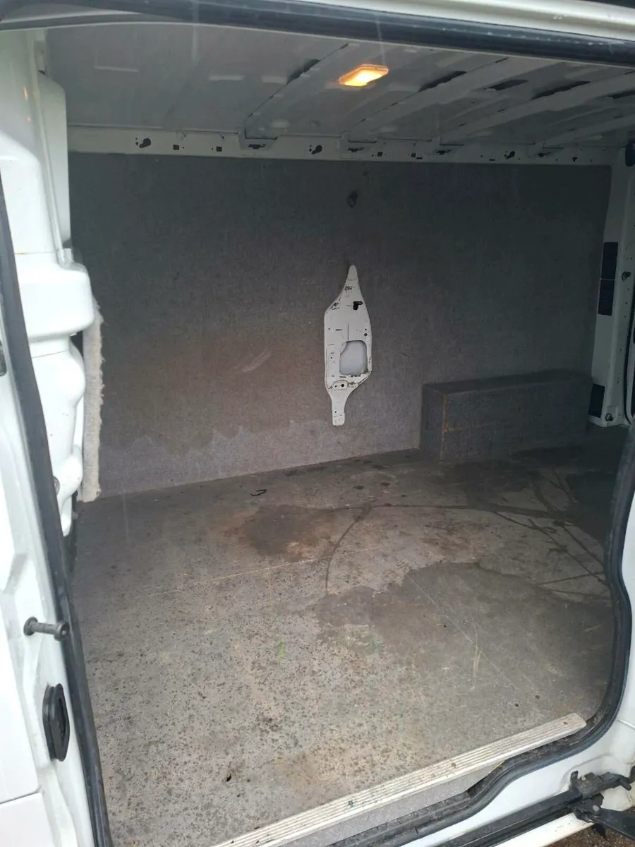 Van - Image 4
