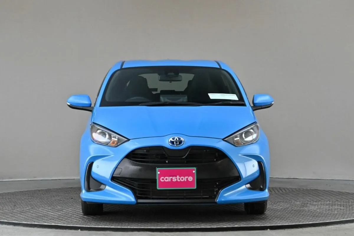 Toyota Yaris 1.5 PETROL HYBRID **9"ANDROID CARPLAY - Image 2
