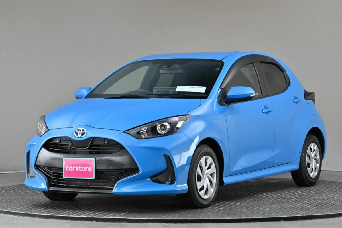 Toyota Yaris 1.5 PETROL HYBRID **9"ANDROID CARPLAY - Image 3