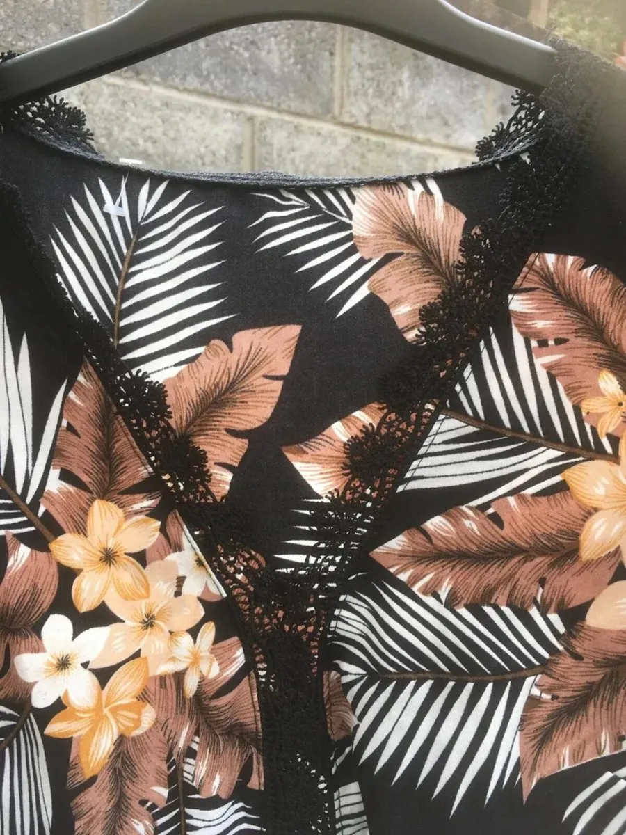 Brand New Ladies Top from Shein, Medium - Image 4