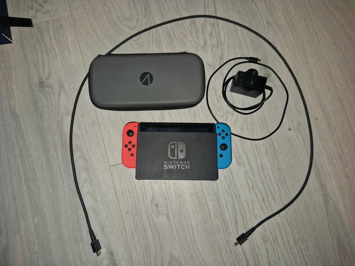 Nintendo Switch with 13 games - Image 2