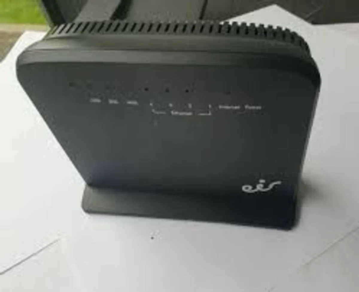 Zyxel D2000 Internet Router Modem and Accessories. - Image 2