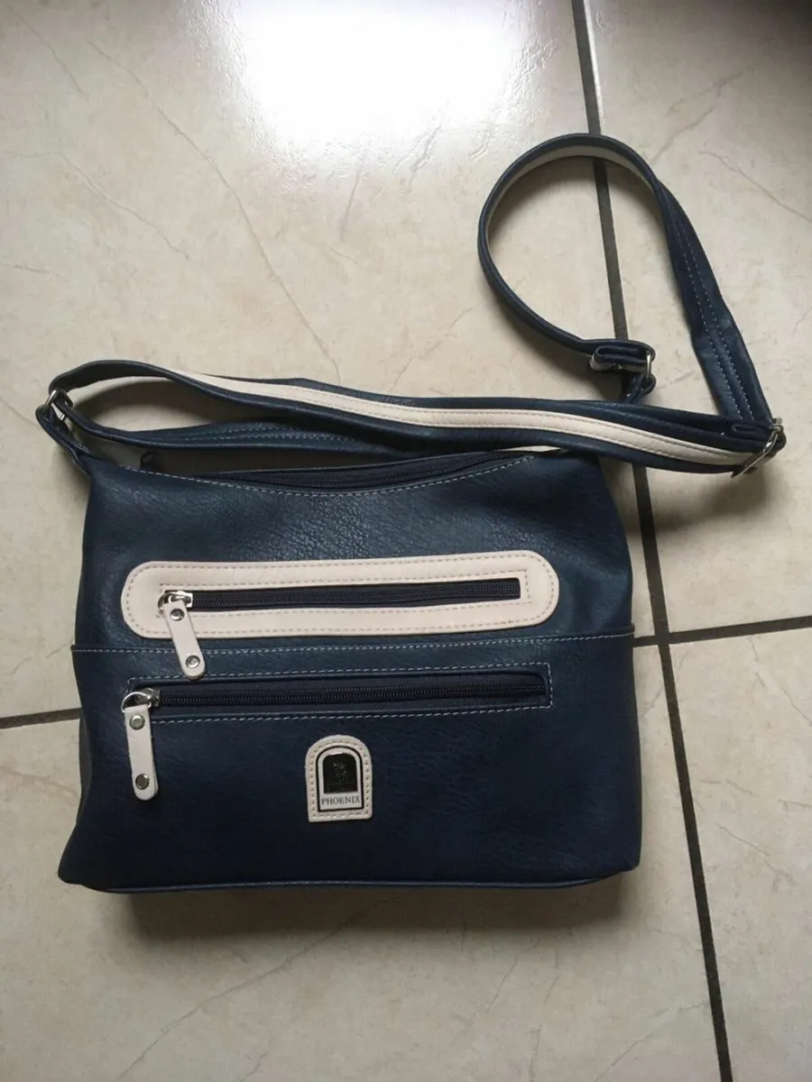 Beautiful Handbag with Adjustable Shoulder Strap - Image 3