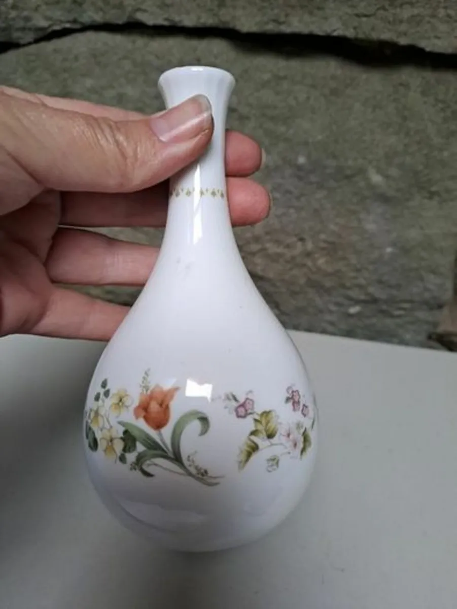 Wedgwood bud vase Mirabelle - Image 3