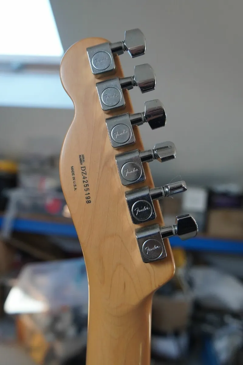 Fender American Deluxe Telecaster – Sunburst - Image 3