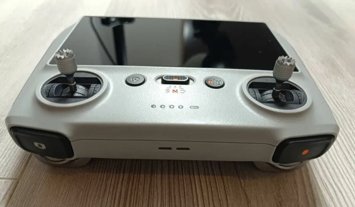 DJI Mavic 3 Pro - Perfect condition + accesories - Image 4