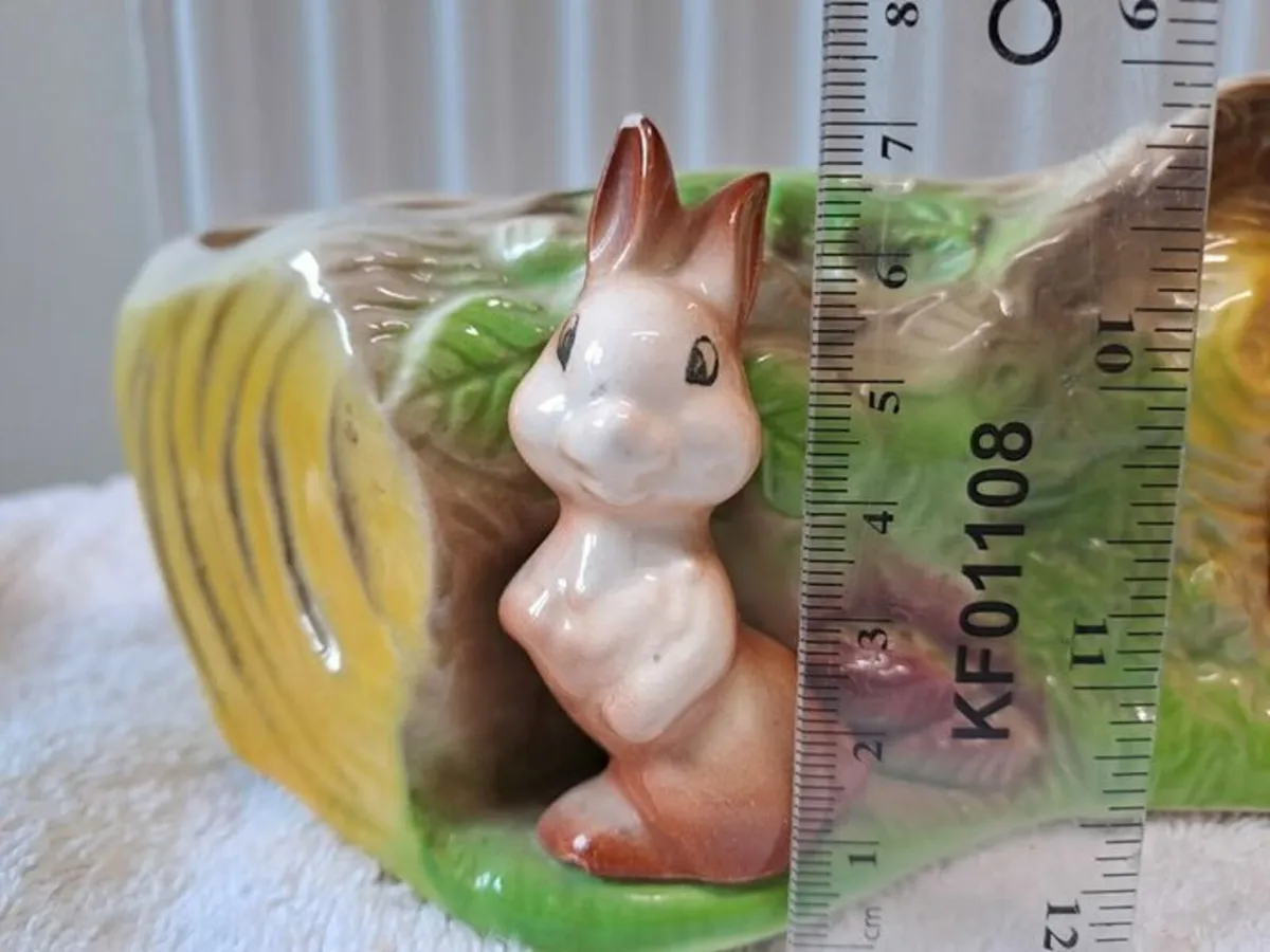 Eastgate Pottery Fauna posy vase - Image 4