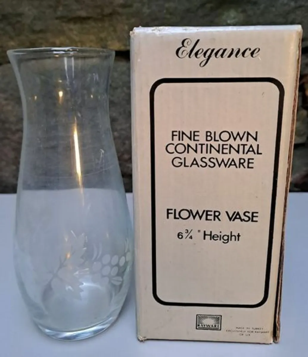 Vintage Elegance Flower Vase - Image 2
