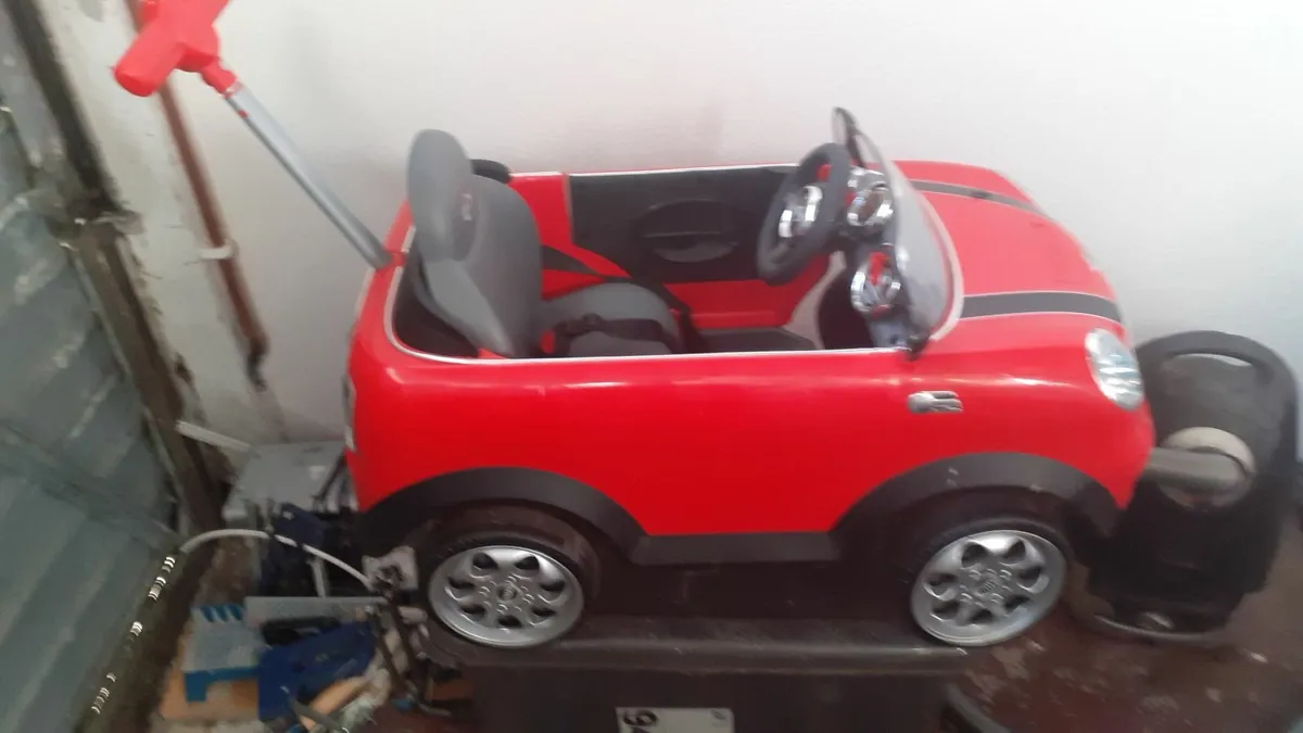 Toy push along Mini Cooper - Image 1