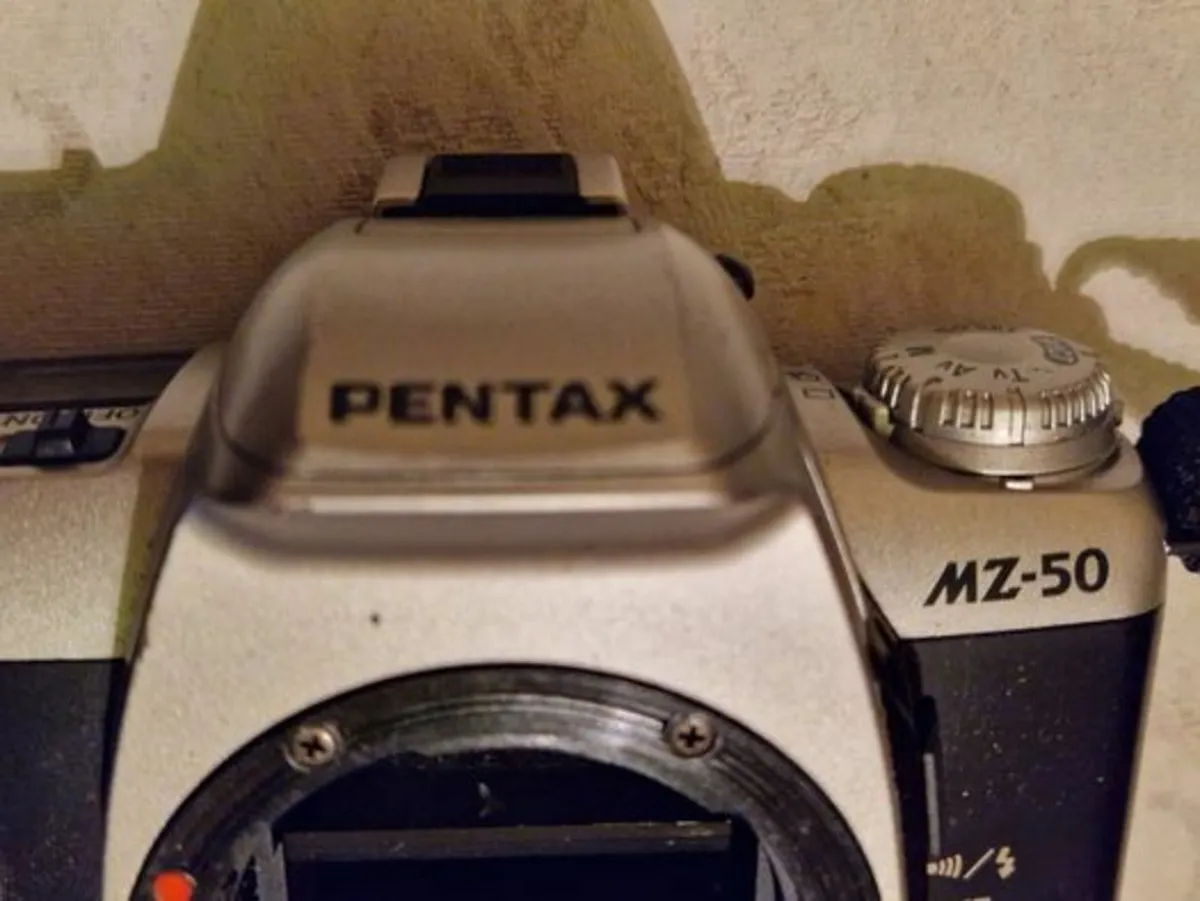 Pentax MZ-50 SLR Film Camera - Image 3