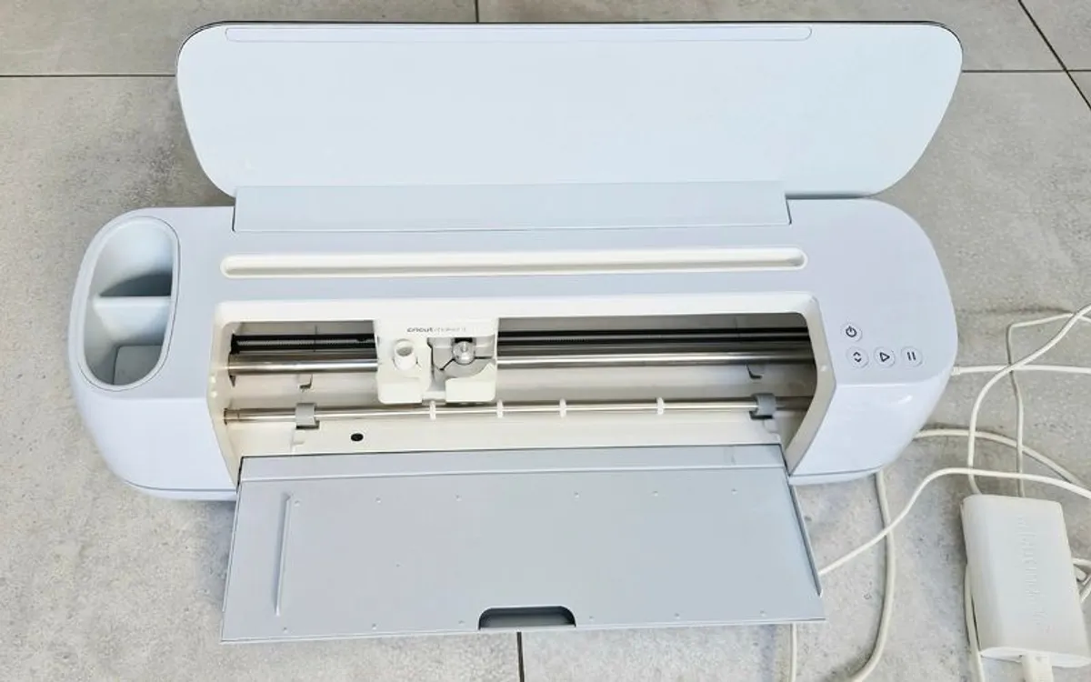 Cricut Maker 3, Cricut Easy Press & all accessories - Image 3