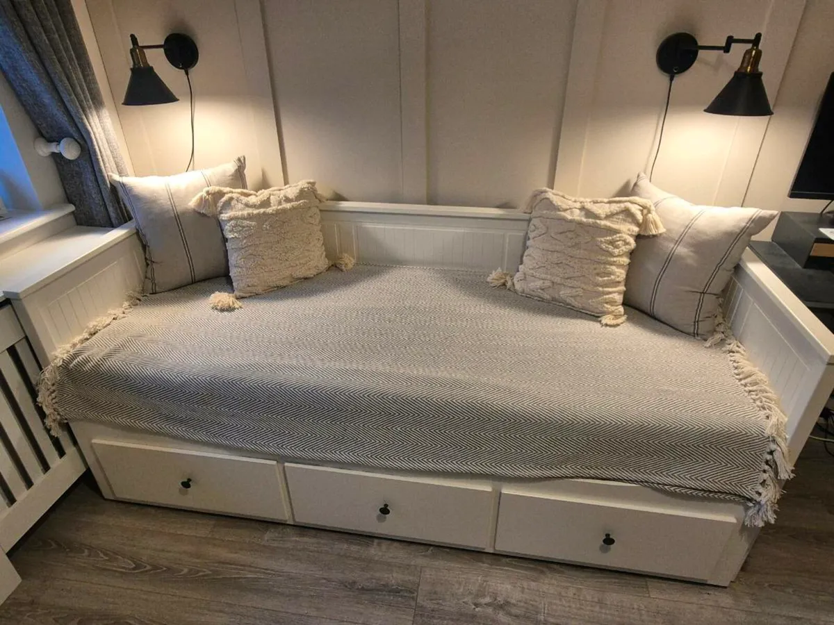 IKEA HEMNES DAY BED - Image 1