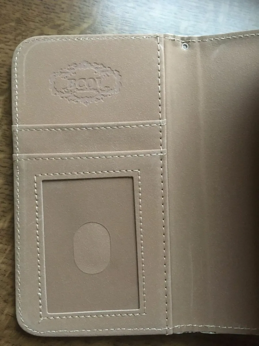 BRAND NEW iPhone 11 Cover Case Wallet Eiffel Tower - Image 3