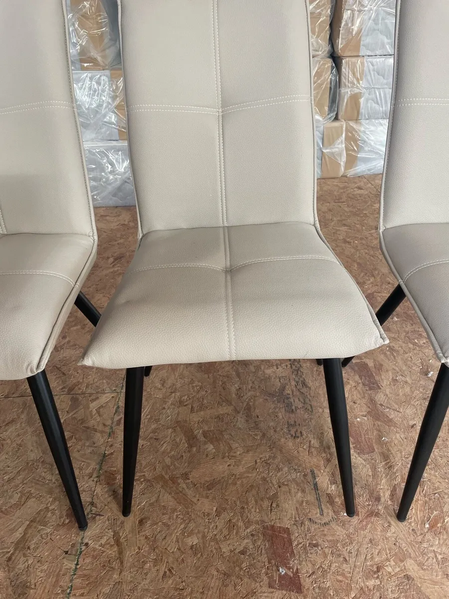 6 x dining chairs 4 Taupe 2 salmon - Image 1