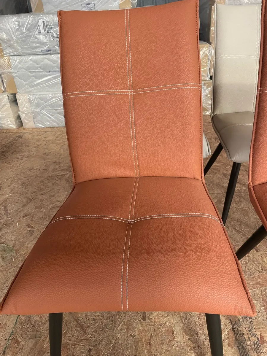 6 x dining chairs 4 Taupe 2 salmon - Image 2
