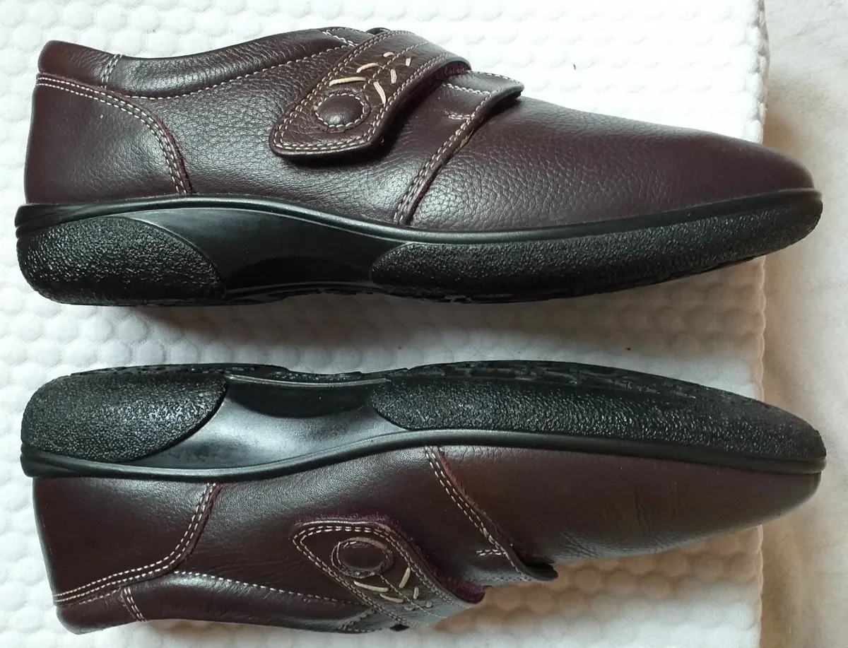 LADIES EASY B BURGANDY SHOES-SIZE 7 - Image 4