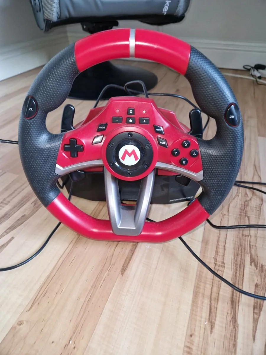 Mariokart steering wheel & foot pedals - Image 1