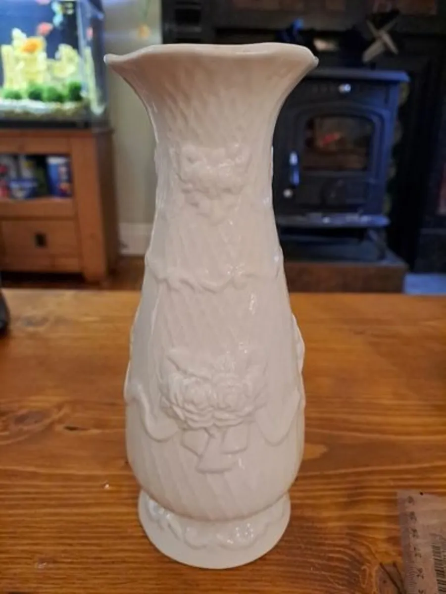 Ivory wedding vase - Image 1