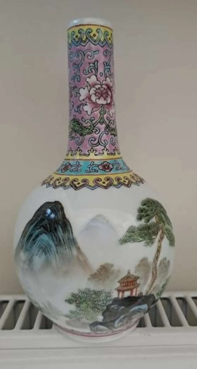 Famille Rose vase - Image 1