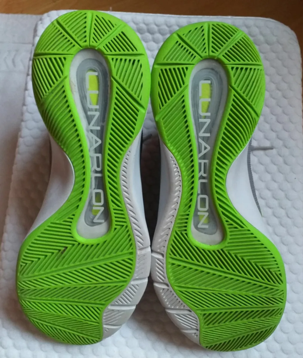 MENS NIKE TRAINERS-SIZE 7 - Image 4