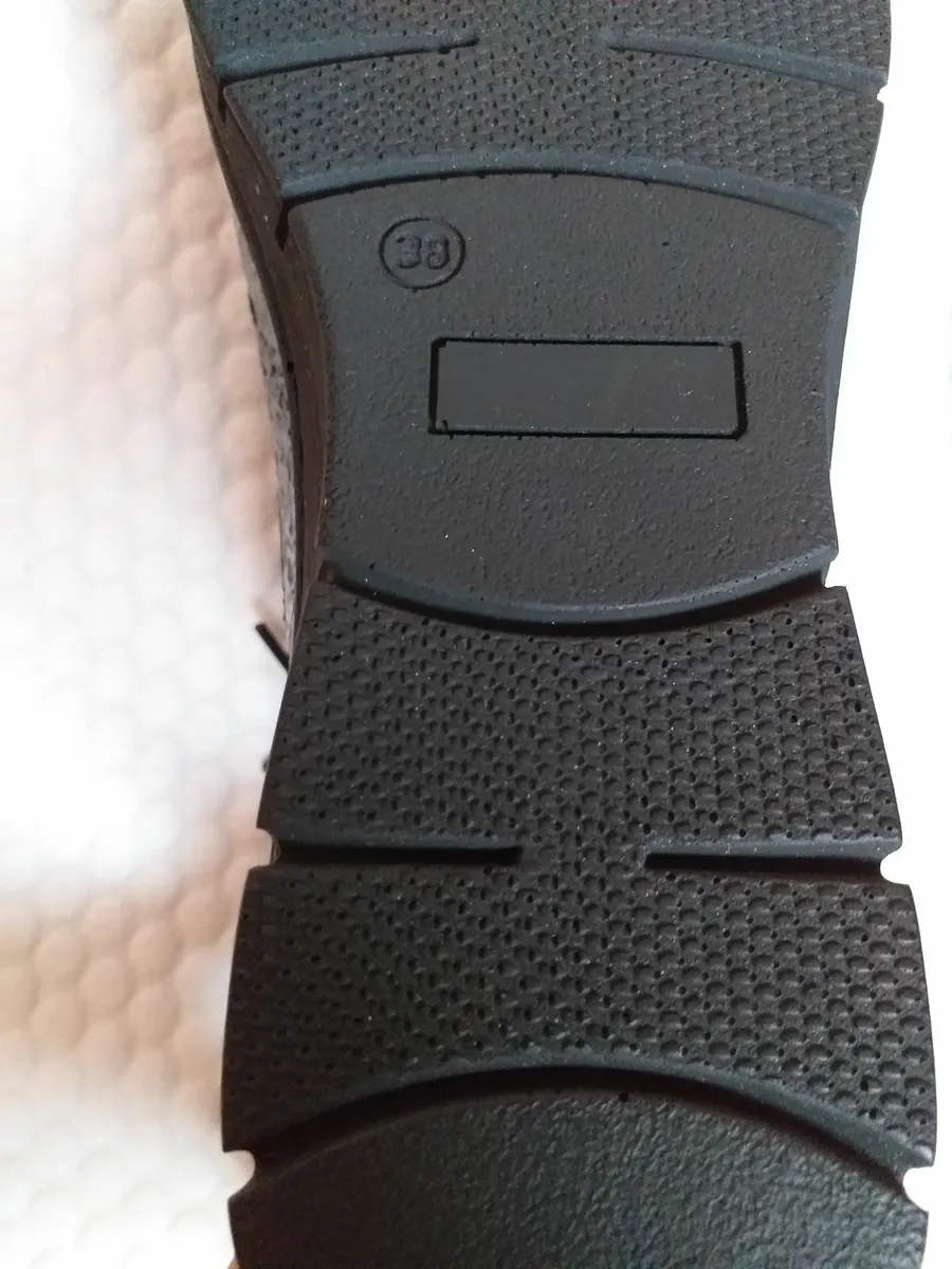 SOFT MODE LADIES BLACK BOOT-SIZE 5 - Image 3