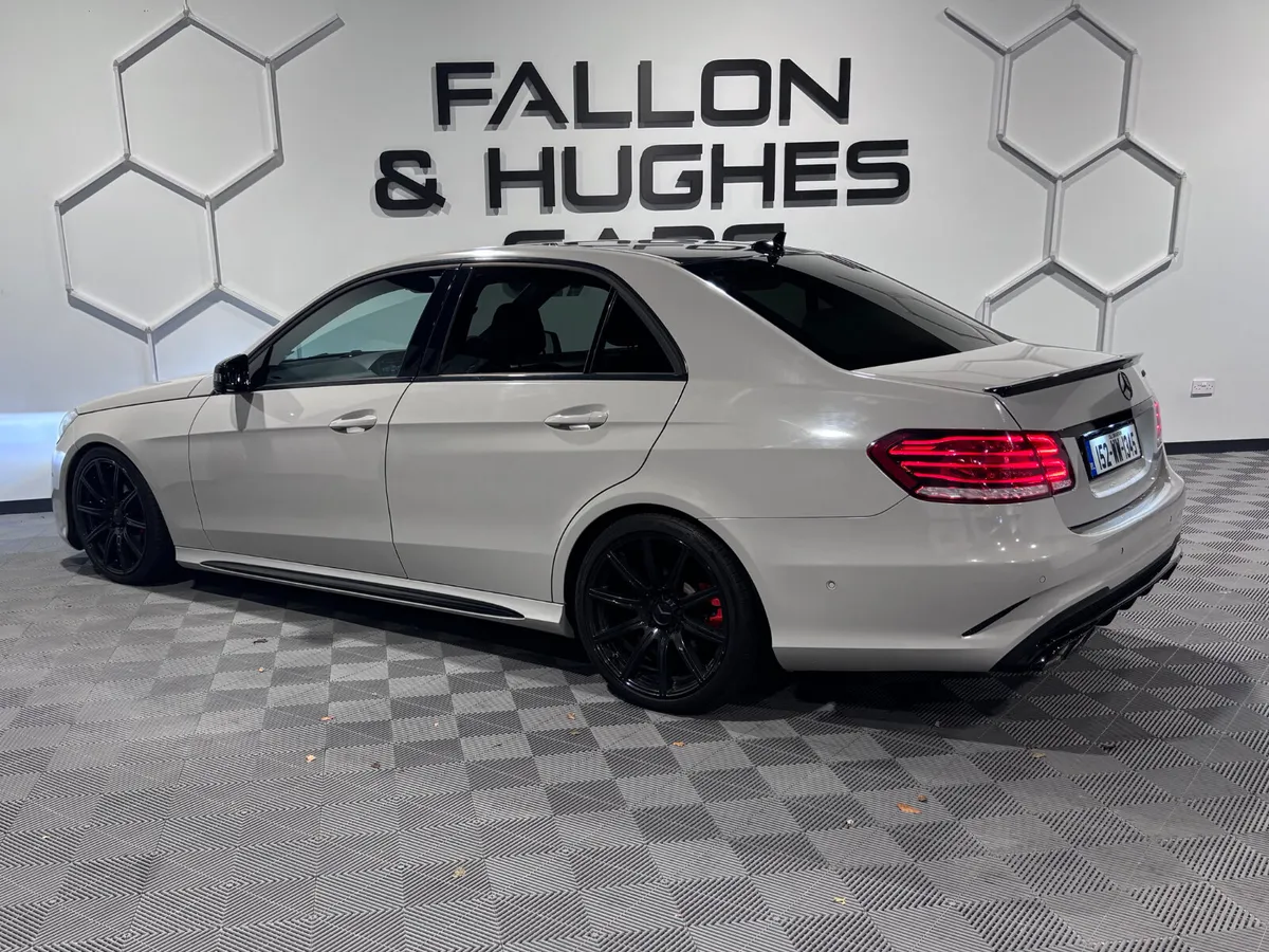 MERCEDES-BENZ E CLASS E220D AMG LINE NIGHT EDITION - Image 4