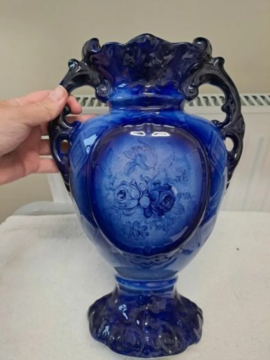 Staffordshire vase blue rose - Image 2