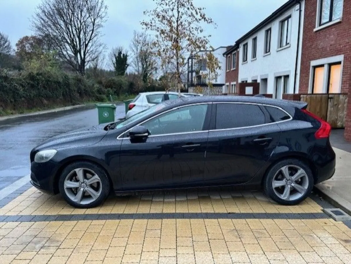 Volvo V40 2014 - Image 2
