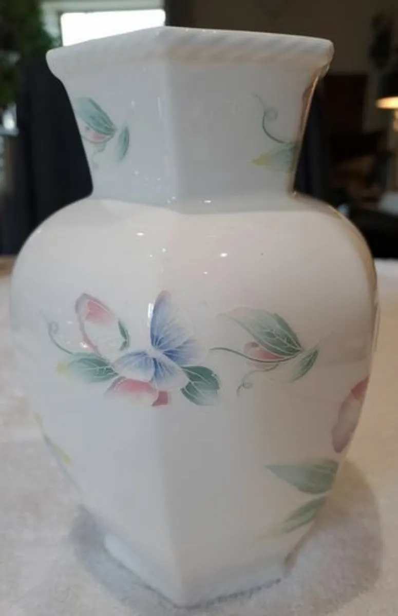 Aynsley vase Little sweetheart - Image 3