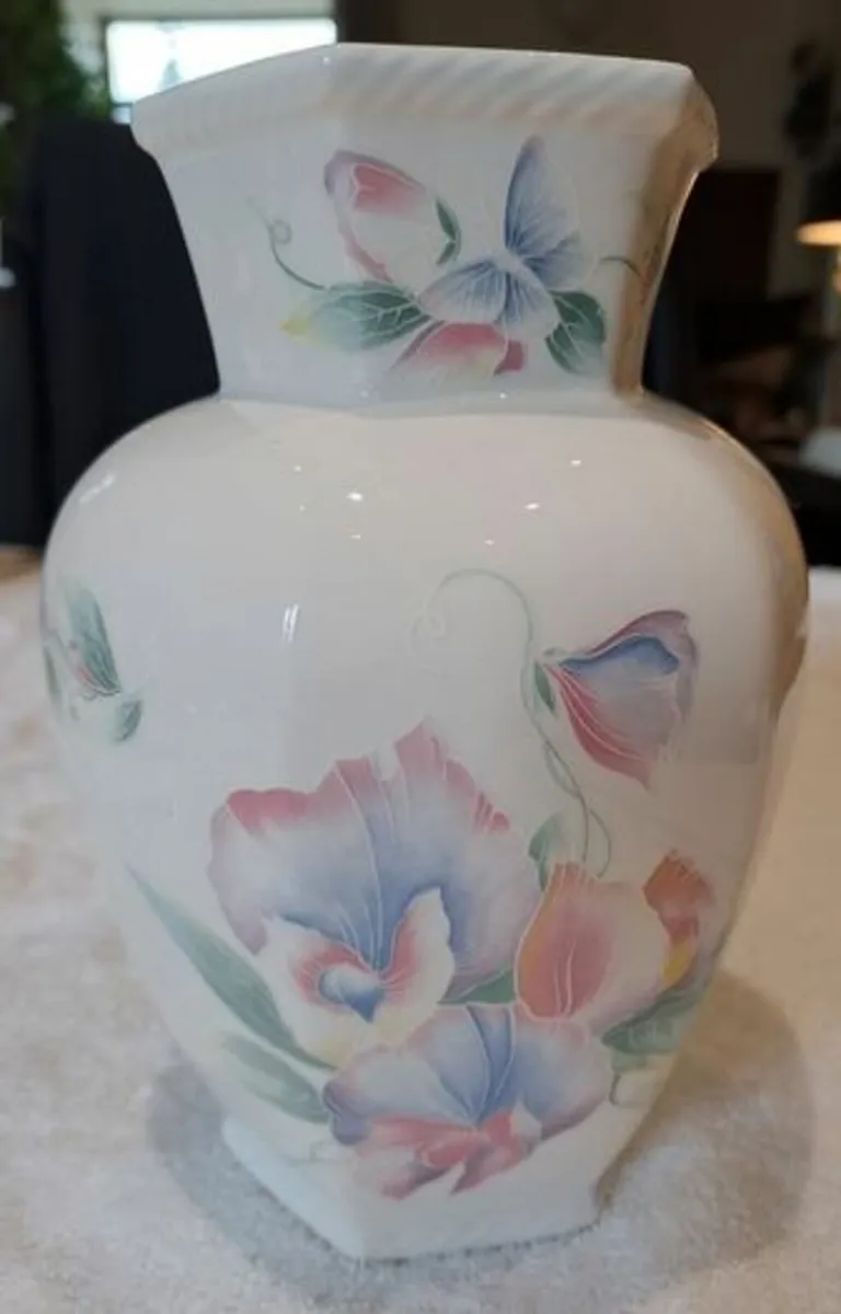 Aynsley vase Little sweetheart - Image 4