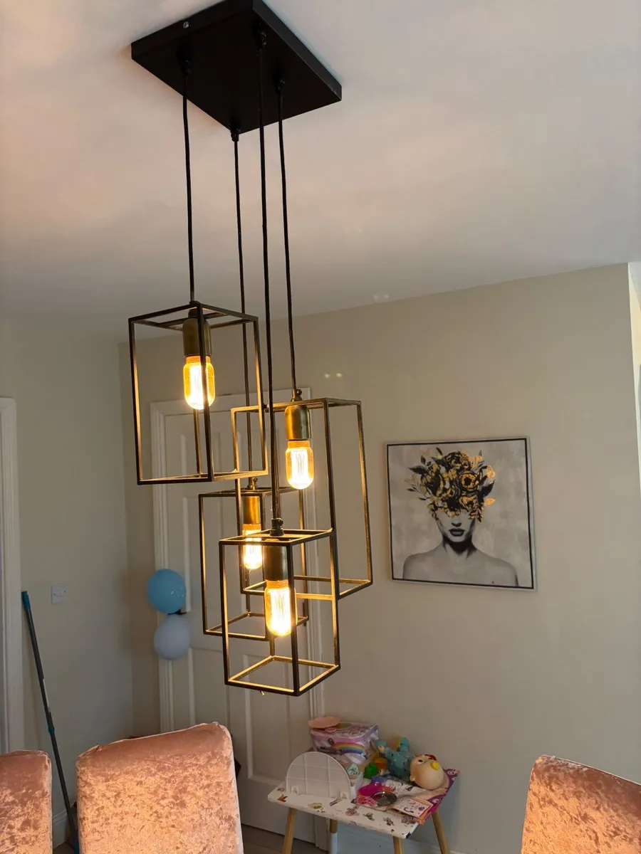 Dining room table, light, caravan curtains - Image 1