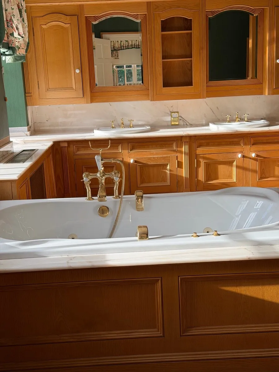 Luxury Bathtub - Image 3