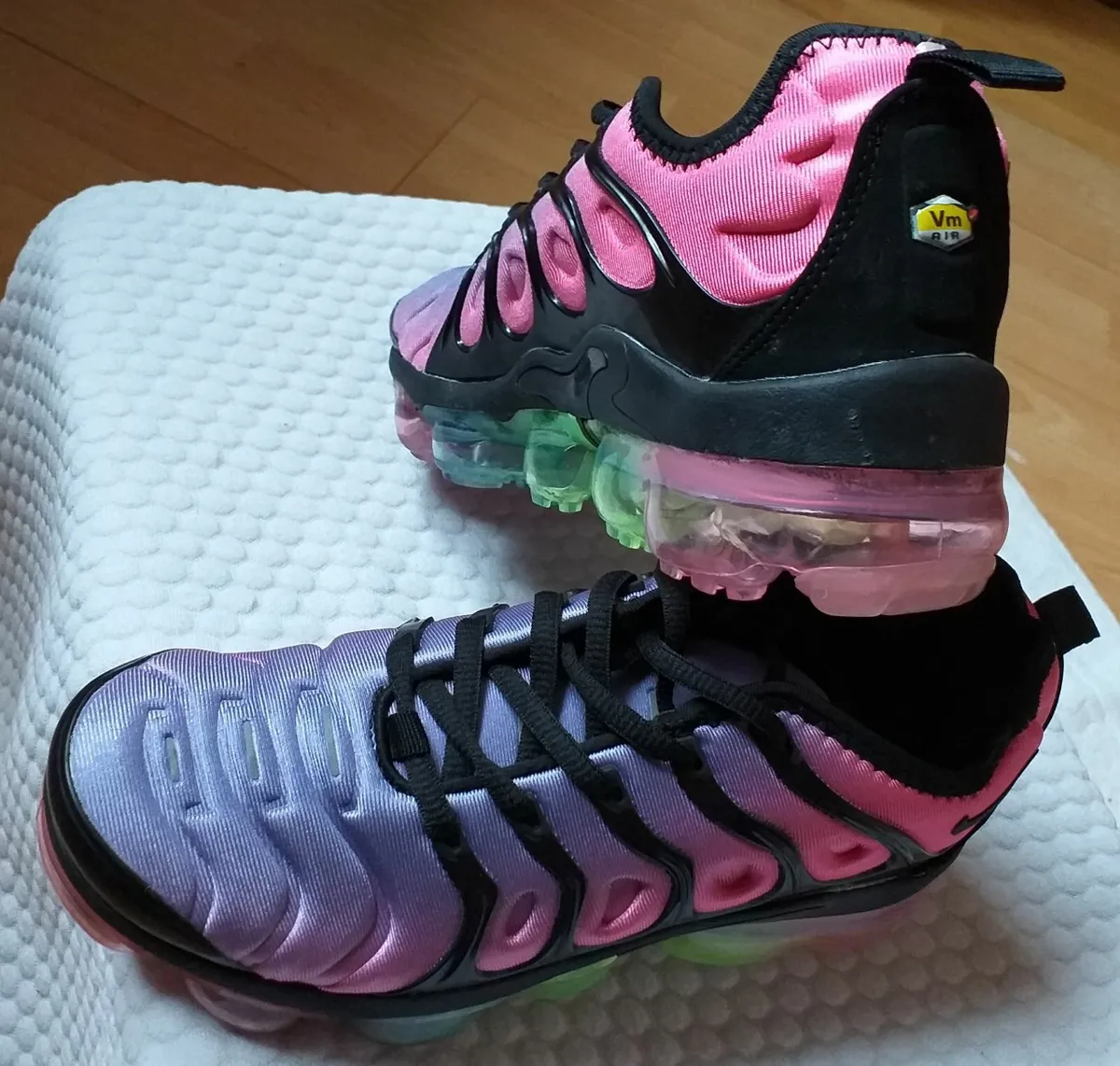 LADIES/KIDS NIKE RAINBOW TRAINERS-SIZE 4 - Image 1