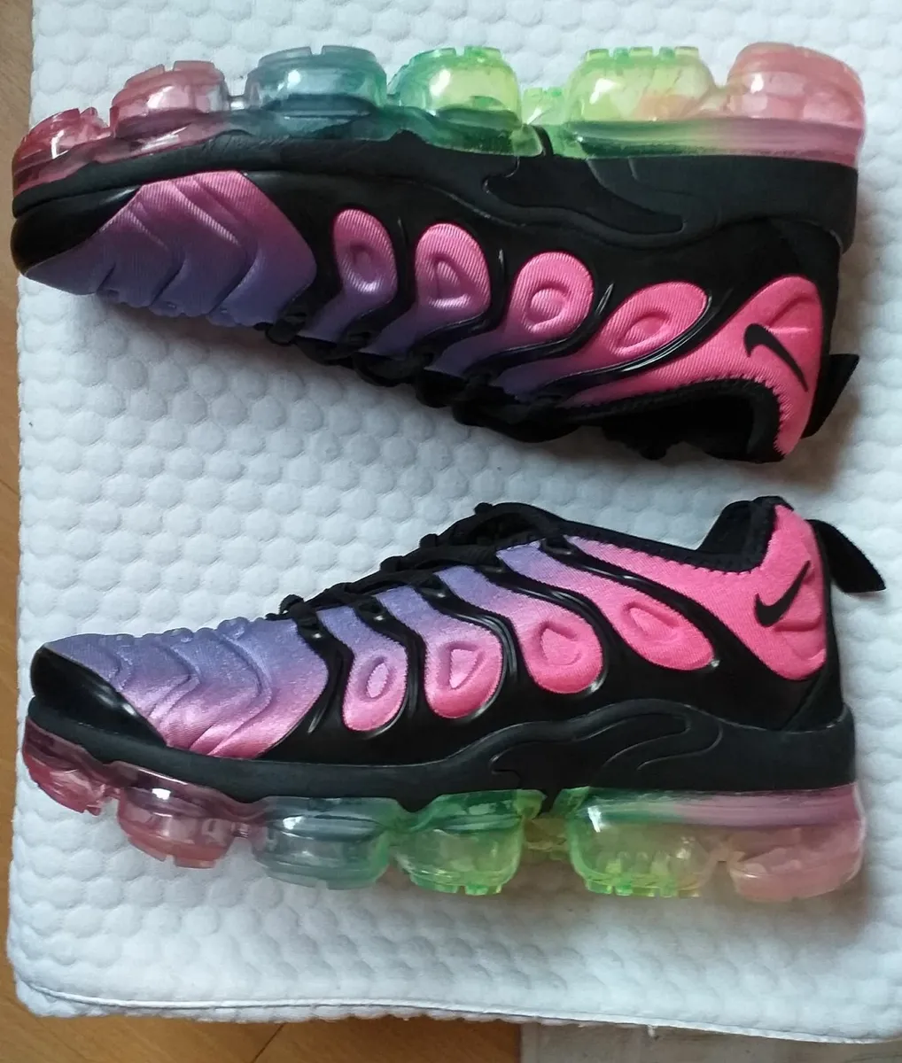 LADIES/KIDS NIKE RAINBOW TRAINERS-SIZE 4 - Image 4