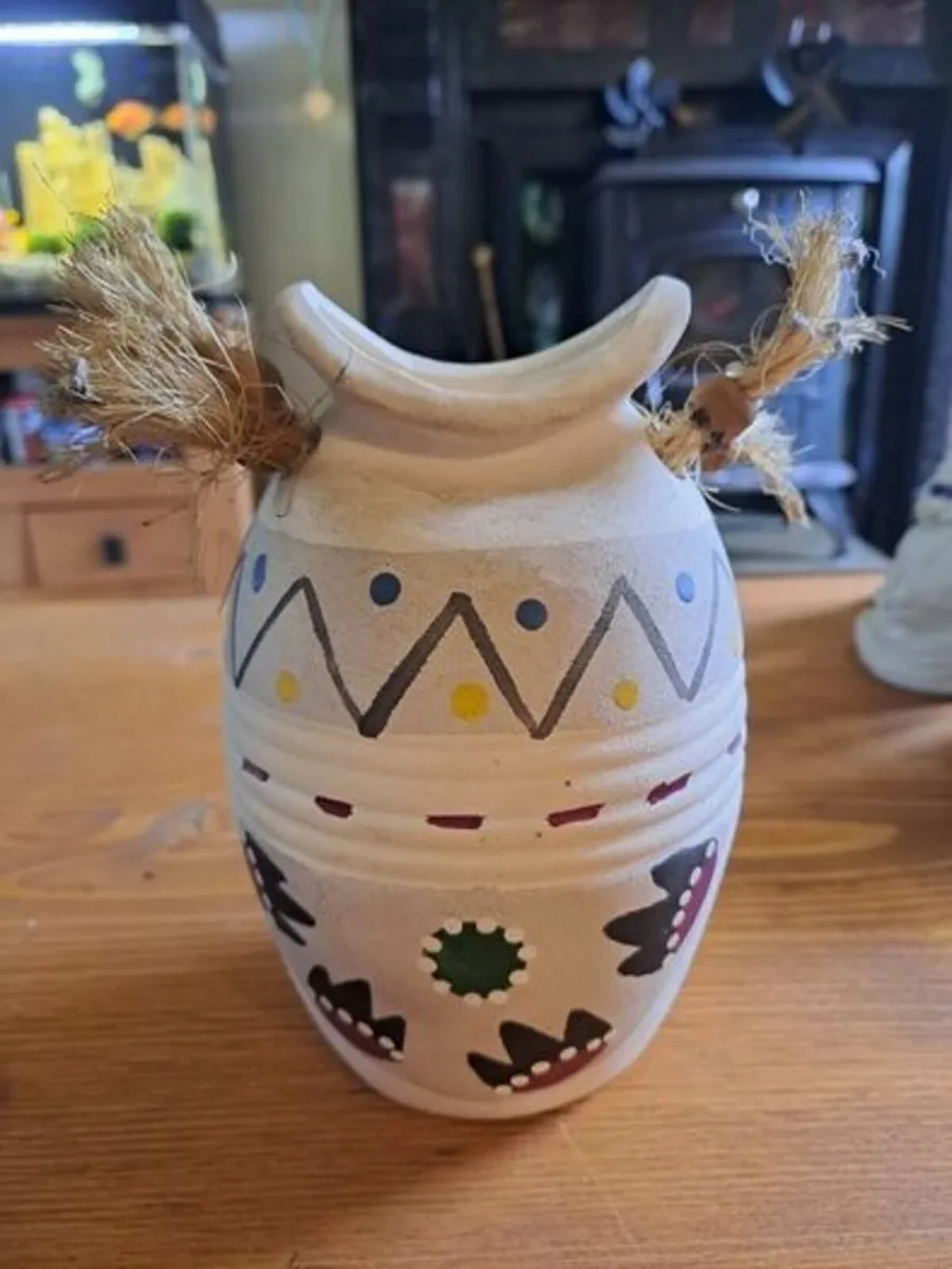 Greek pottery vase - Image 1