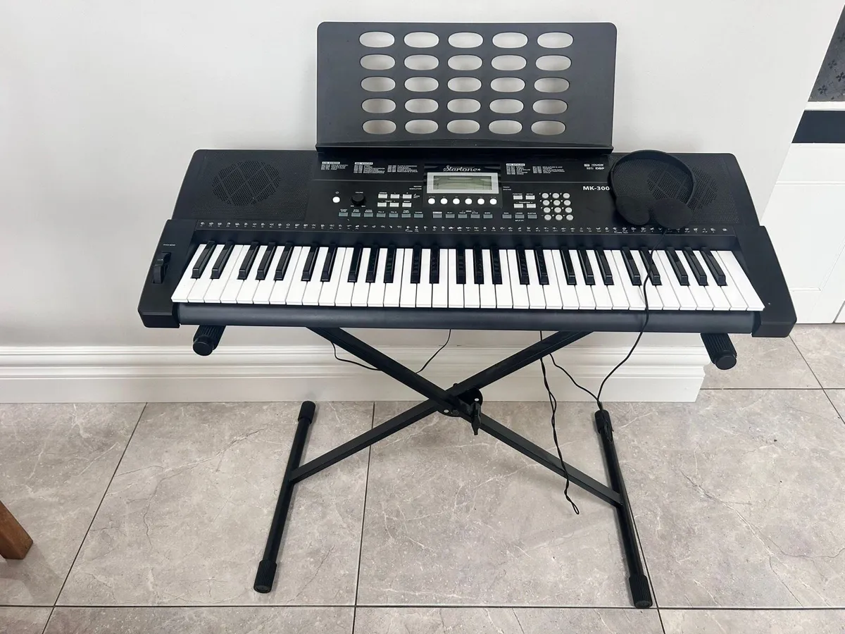 Electronic Keyboard - Image 1