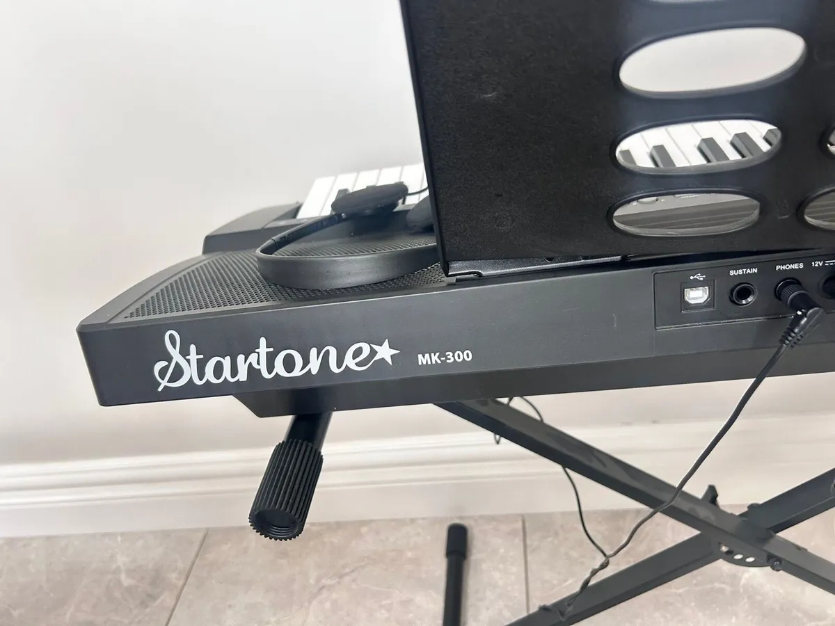 Electronic Keyboard - Image 2