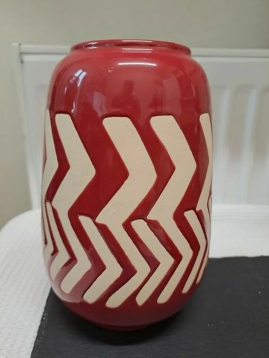 Red and beige Vase - Image 1