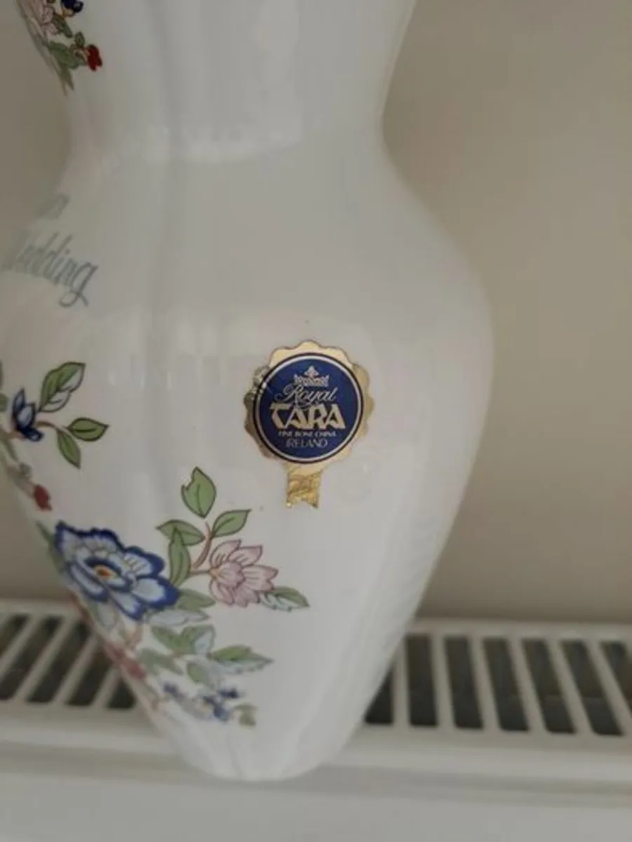 Silver Wedding Royal Tara vase - Image 3