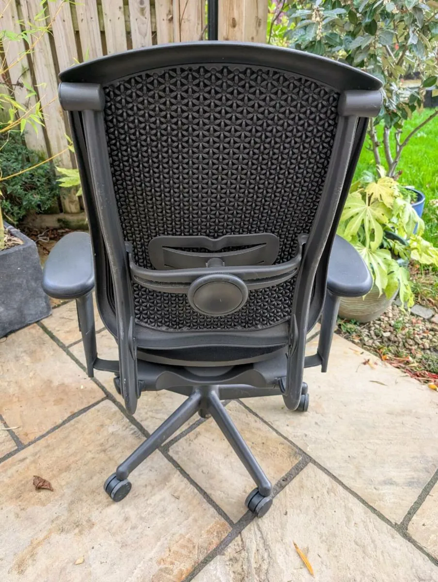 Ergonomic office chair - Image 3