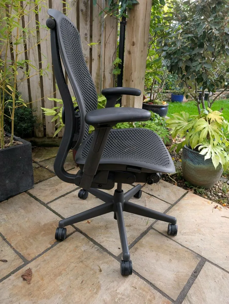 Ergonomic office chair - Image 2