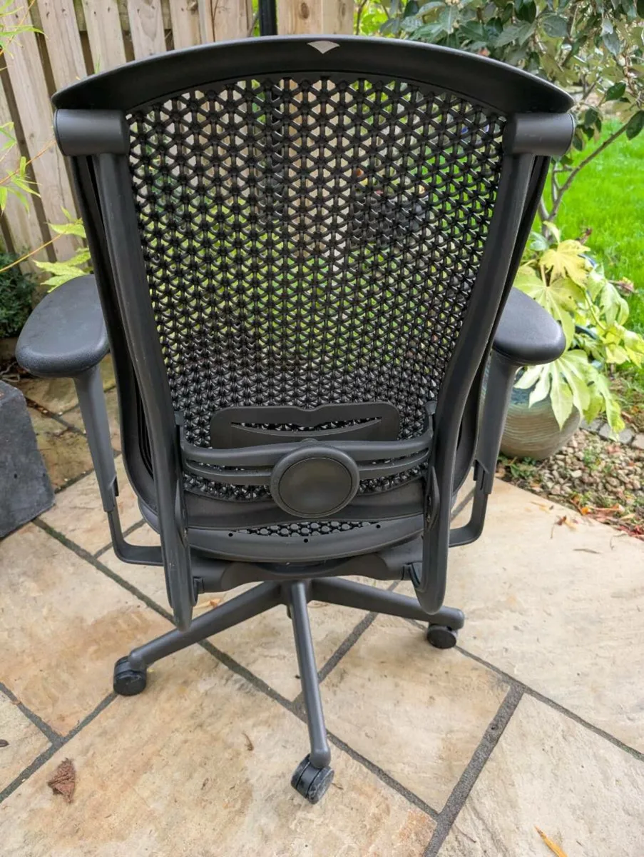 Ergonomic office chair - Image 4