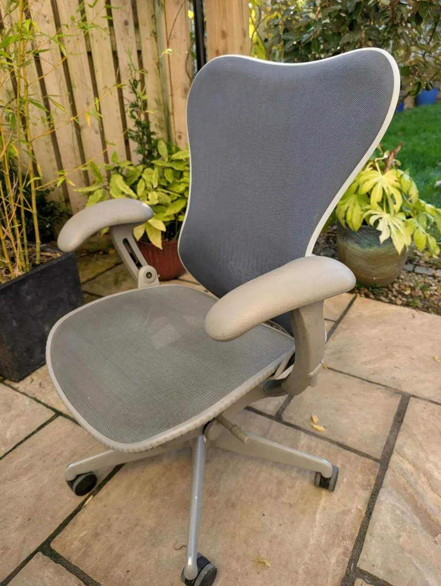 Ergonomic office chair - Image 2