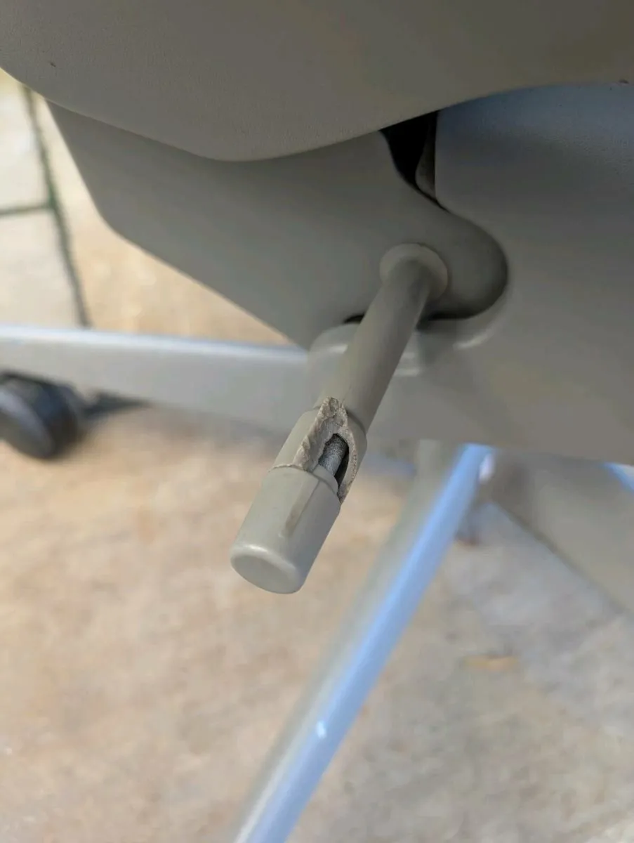 Ergonomic office chair - Image 4