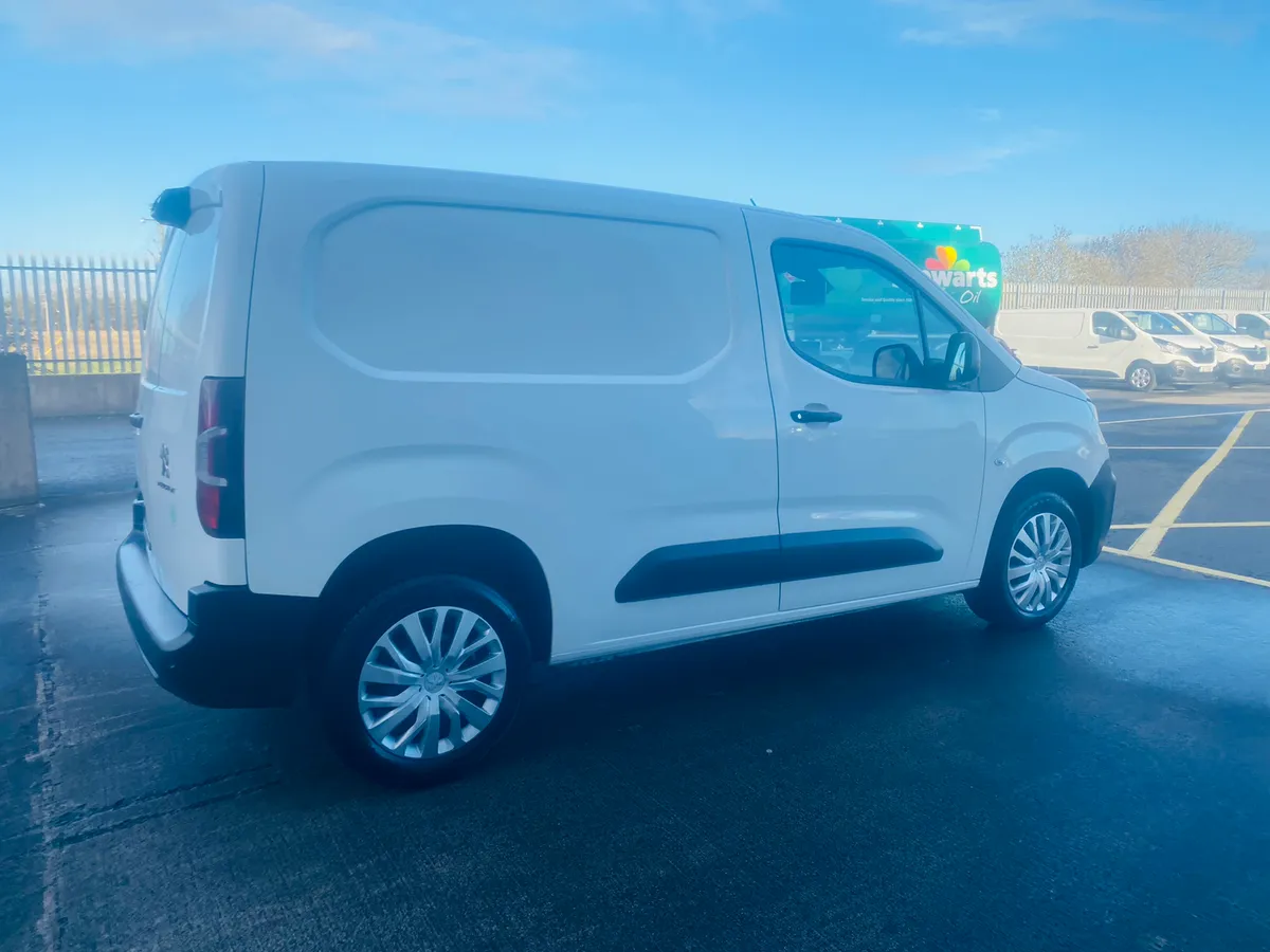 212 Peugeot Partner 1.5 PRO.Low Kms.€11,950 + VAT - Image 4